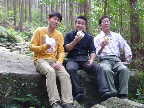 三ツ木さん・村野さん・渡嘉敷さん　バーガー試食