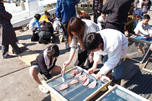 干物づくり体験で地場産業を体験！